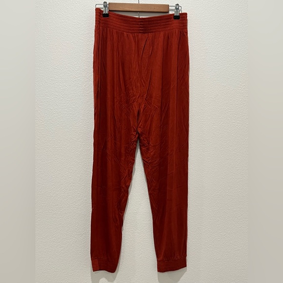 H&M Basic Lightweight Pant Rust - Picture 2 of 3